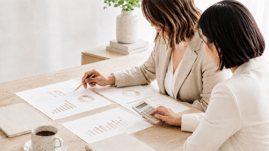 Mentoría de negocios para emprendedoras de servicios o creativas.